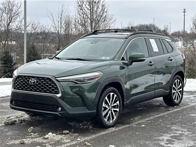 2022 Toyota Corolla Cross XLE's photo