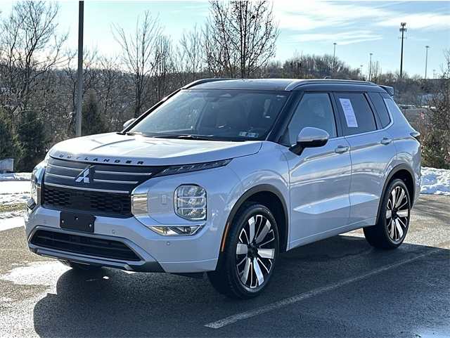 2025 Mitsubishi Outlander SEL's photo