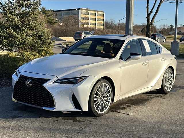 2022 Lexus IS 300's photo