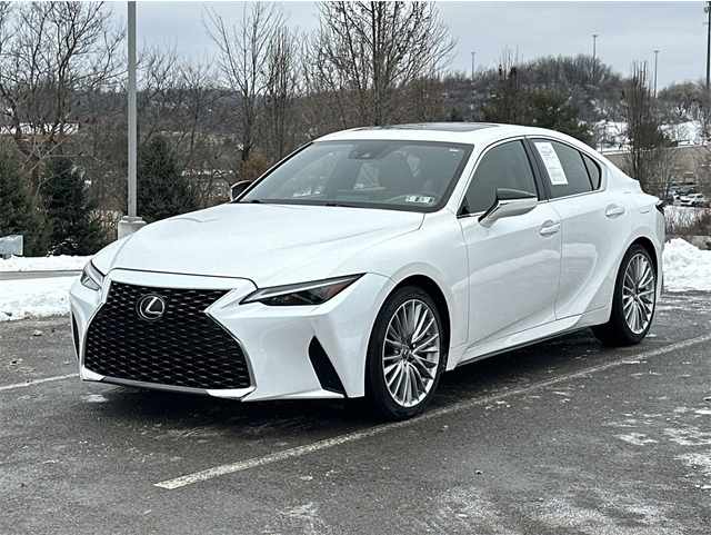 2022 Lexus IS 300's photo