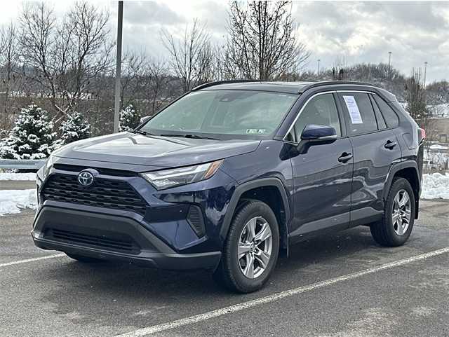 2023 Toyota RAV4 XLE's photo