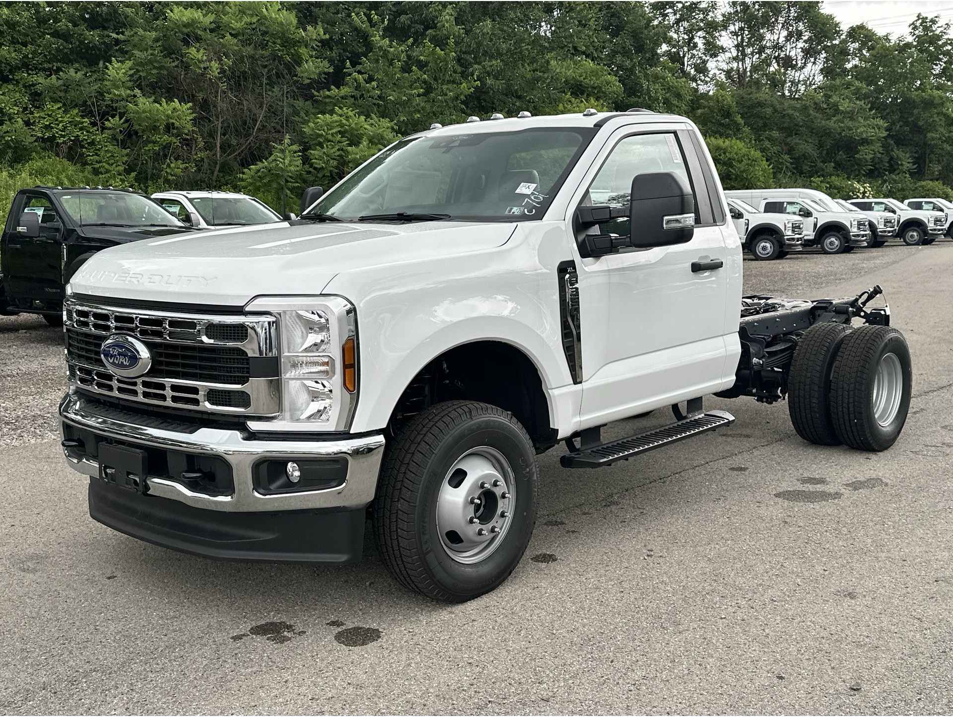 2025 Ford F-350 Super Duty Chassis Cab XL's photo