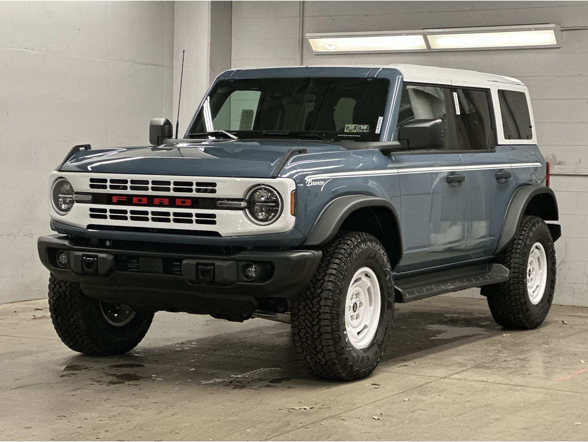 2025 Ford Bronco 4-Door Heritage Editon's photo