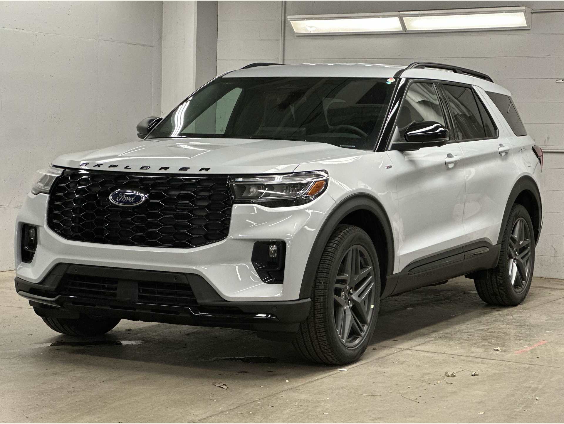 2026 Ford Explorer ST-LINE's photo