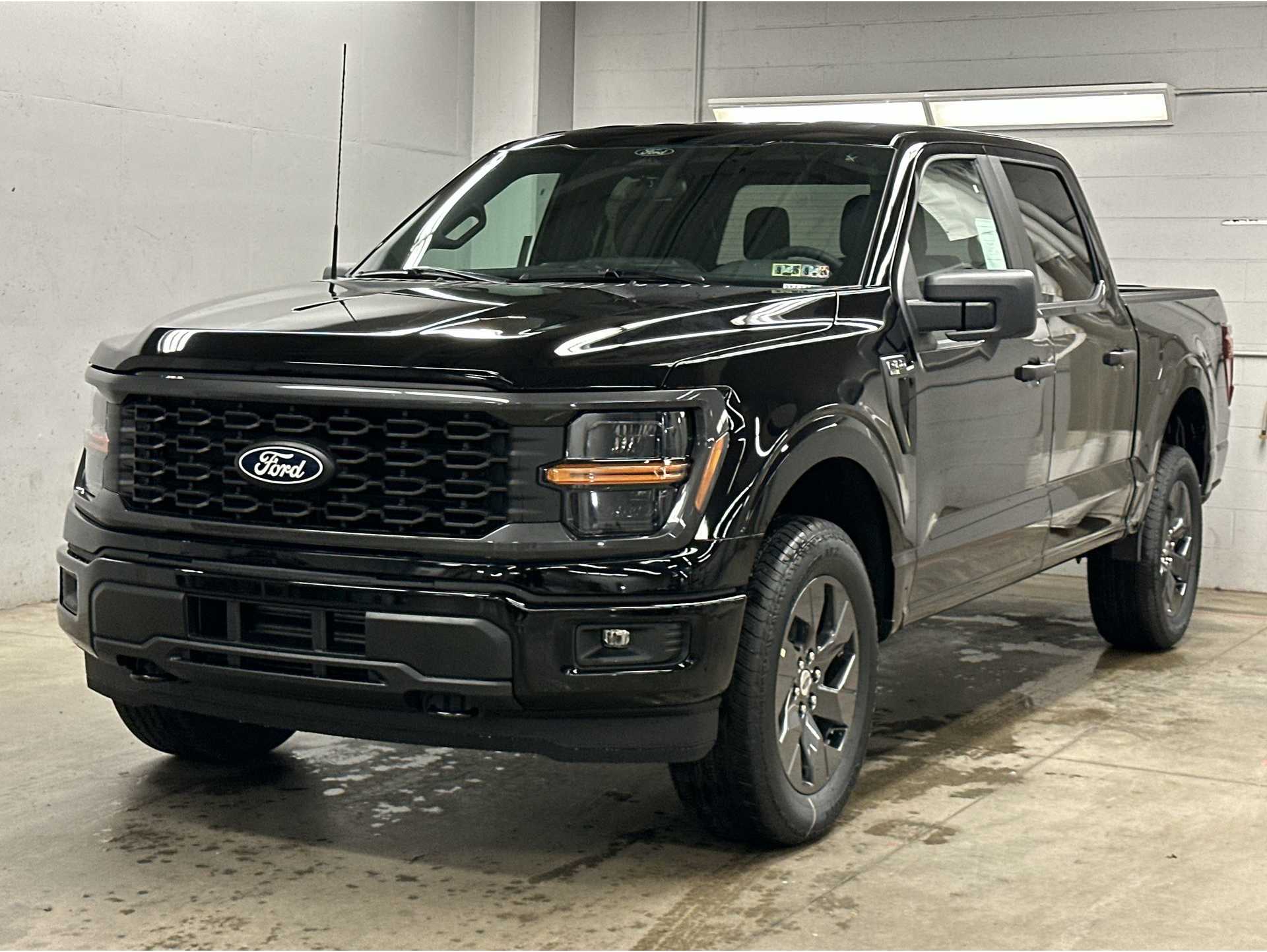 2025 Ford F-150 STX's photo