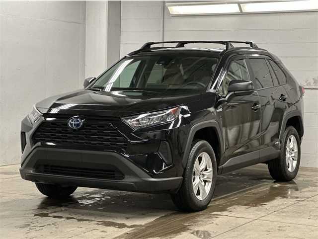 2021 Toyota RAV4 LE's photo