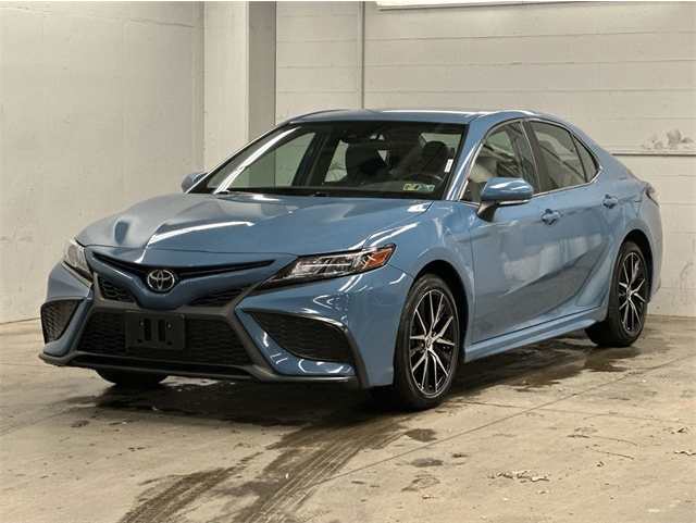 2023 Toyota Camry SE's photo