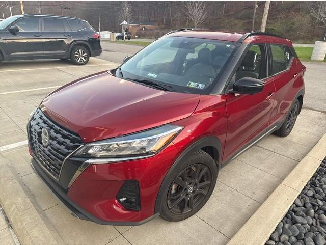 2021 Nissan Kicks SR's photo