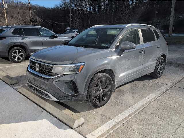 2023 Volkswagen Taos SE's photo
