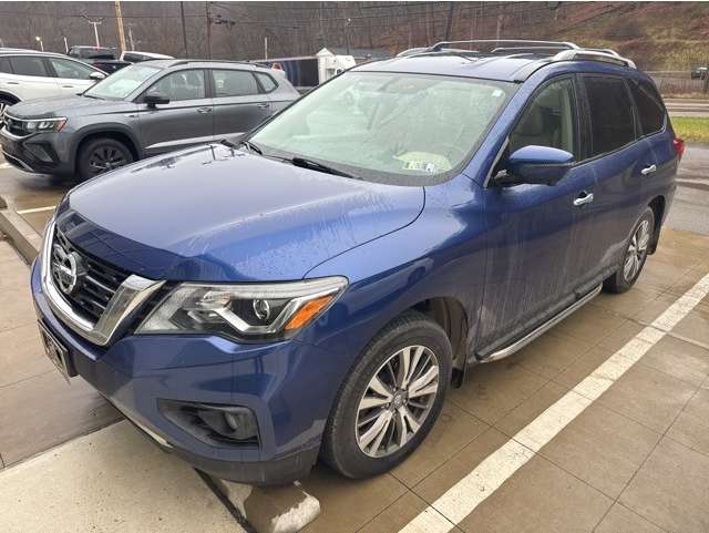 2019 Nissan Pathfinder SL's photo