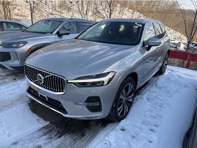 2023 Volvo XC60 Plus's photo