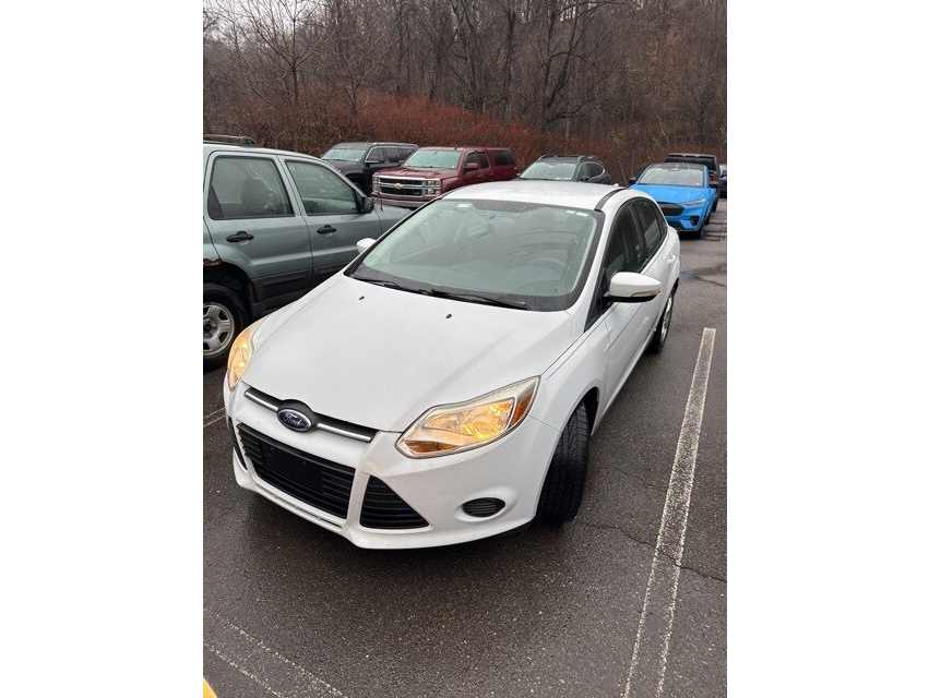 2013 Ford Focus SE's photo