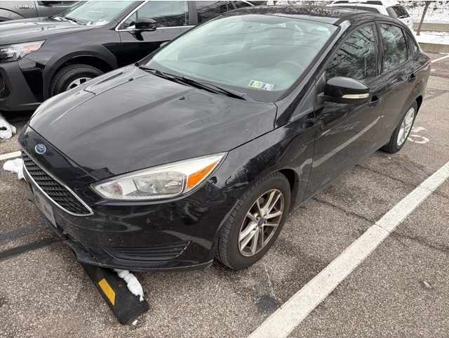 2016 Ford Focus SE's photo