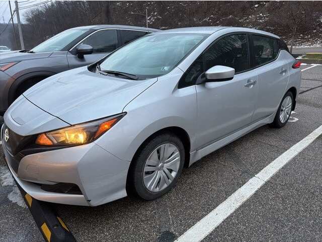 2023 Nissan Leaf S's photo