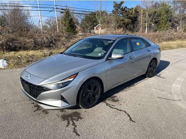 2021 Hyundai Elantra SEL's photo