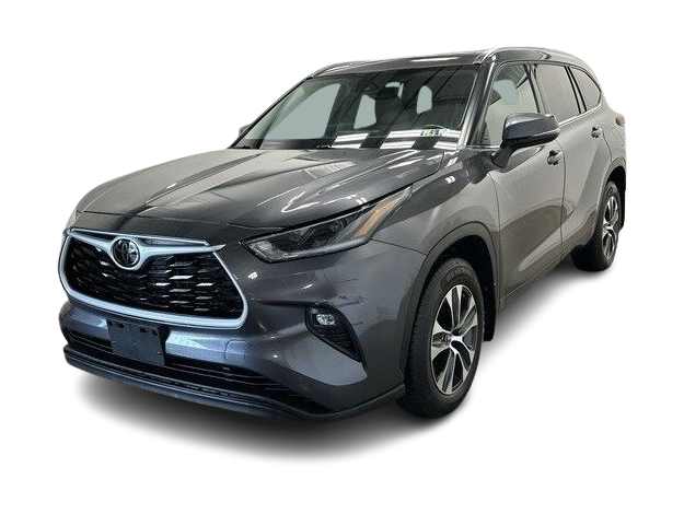 2021 Toyota Highlander XLE -
                Moon, PA