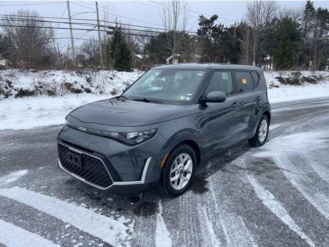 2023 Kia Soul LX's photo