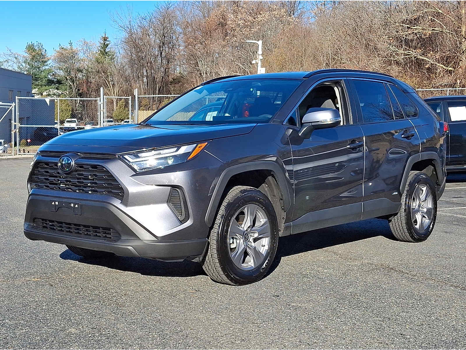 2025 Toyota RAV4 XLE's photo