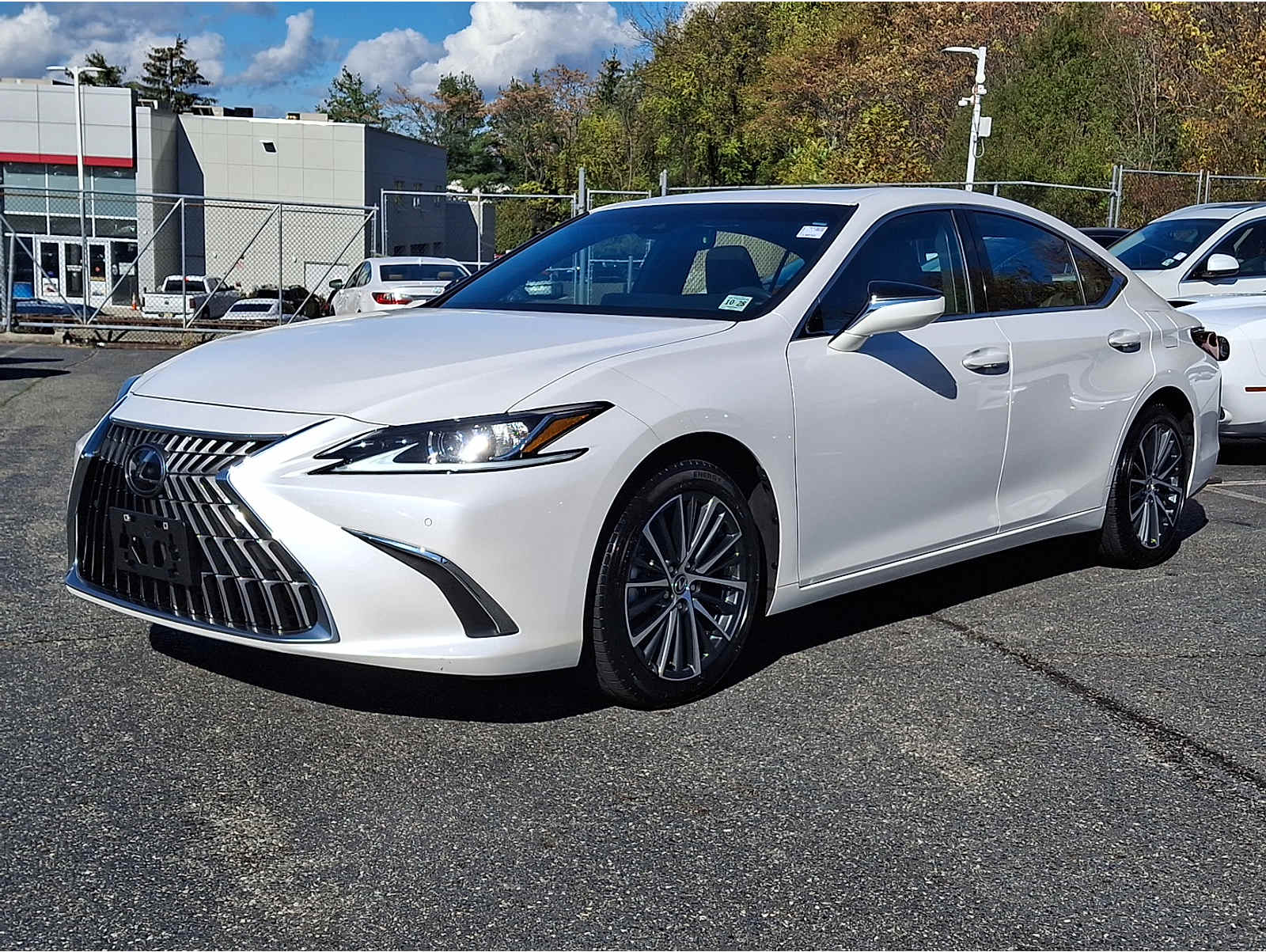 2024 Lexus ES 350's photo