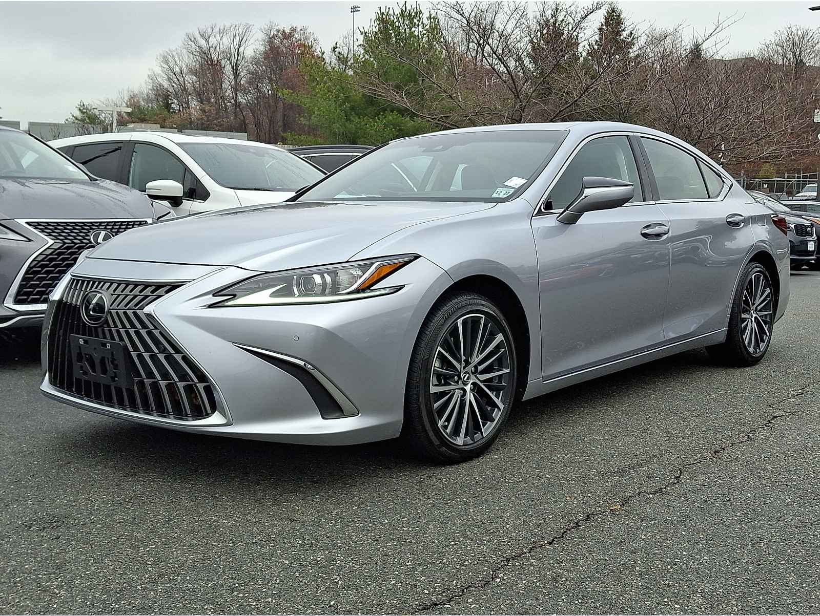2023 Lexus ES 350's photo