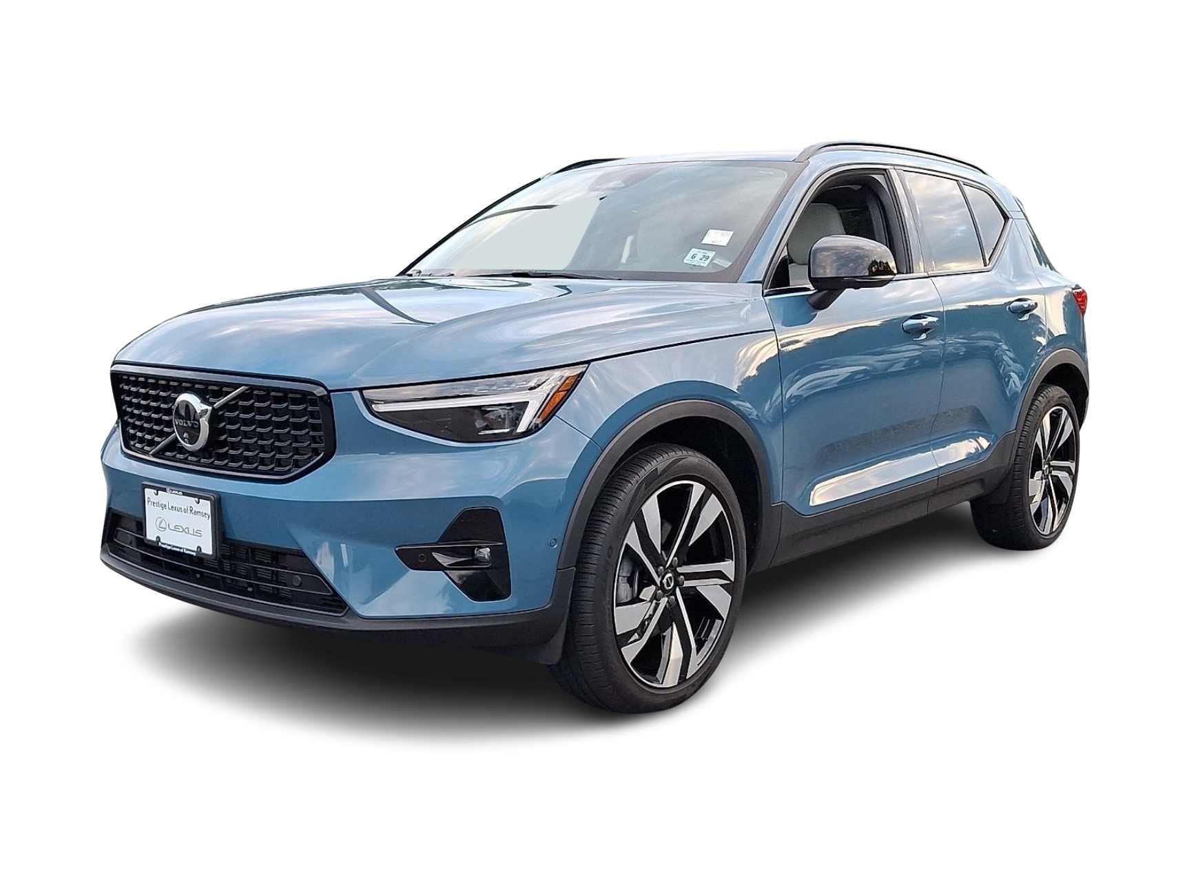 Thumbnail: 2024 Volvo XC40 - 1