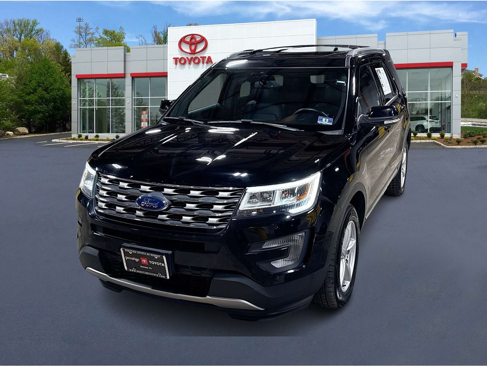 2017 Ford Explorer XLT's photo