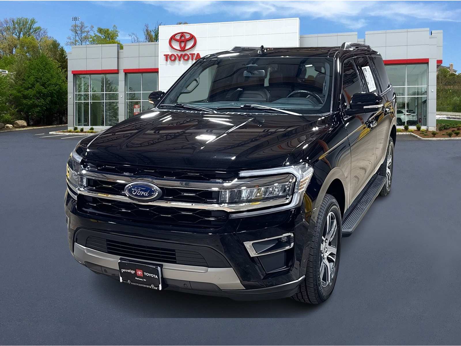 2024 Ford Expedition Limited's photo