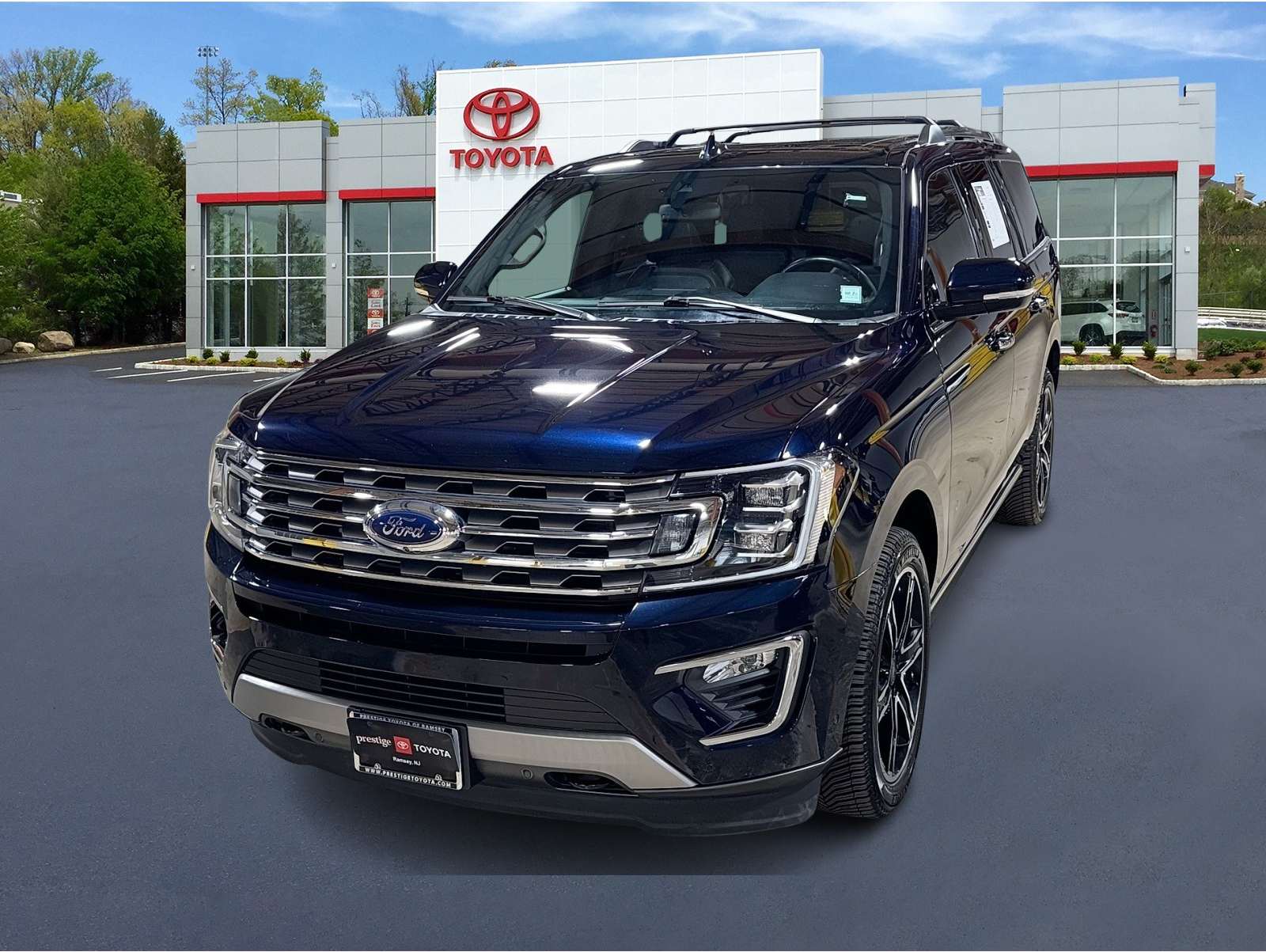 2021 Ford Expedition Limited's photo