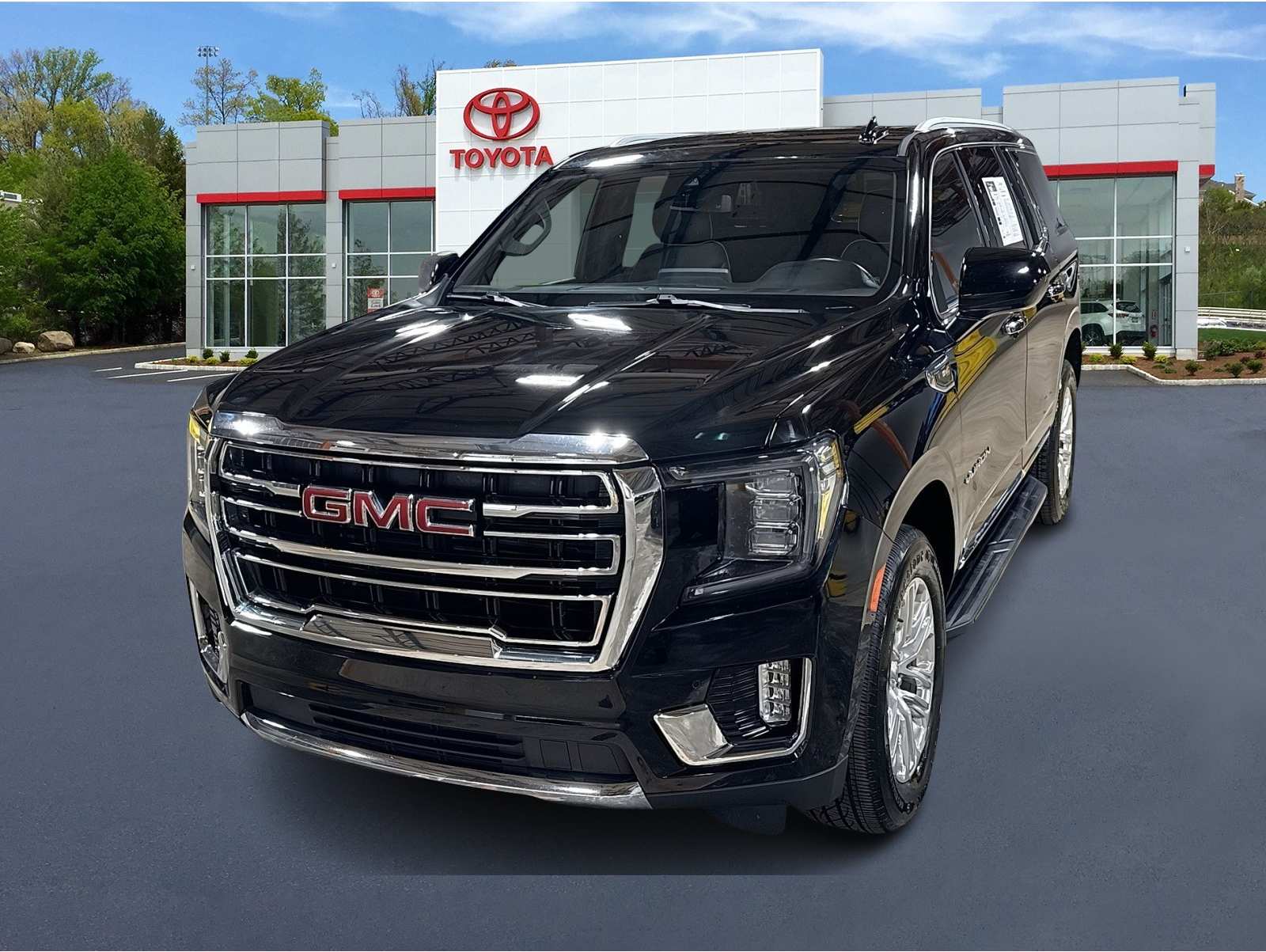 2023 GMC Yukon SLT's photo