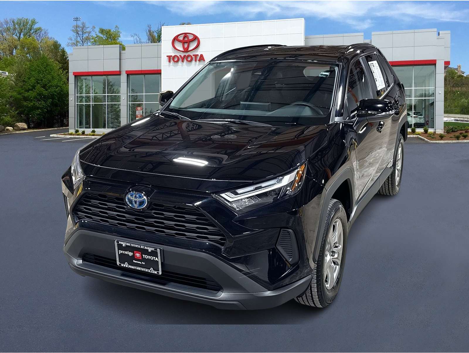 2023 Toyota RAV4 XLE's photo