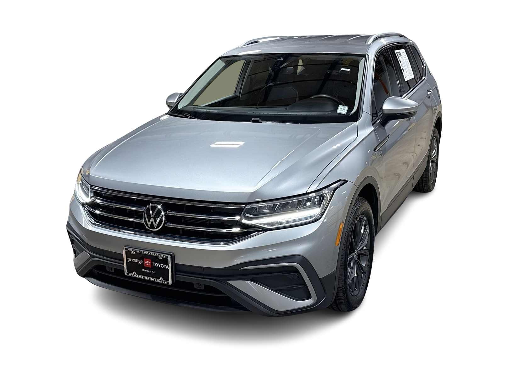 Thumbnail: 2023 Volkswagen Tiguan - 1