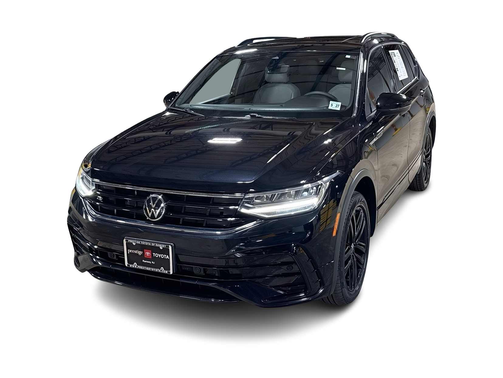 Thumbnail: 2022 Volkswagen Tiguan - 1
