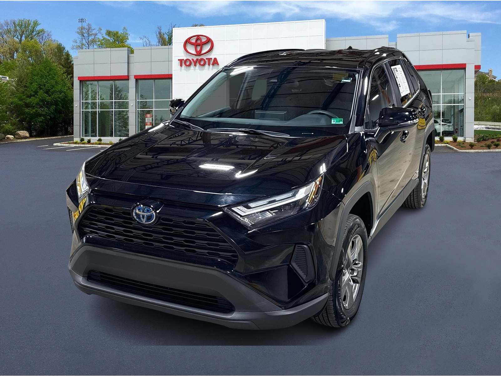 2024 Toyota RAV4 XLE's photo