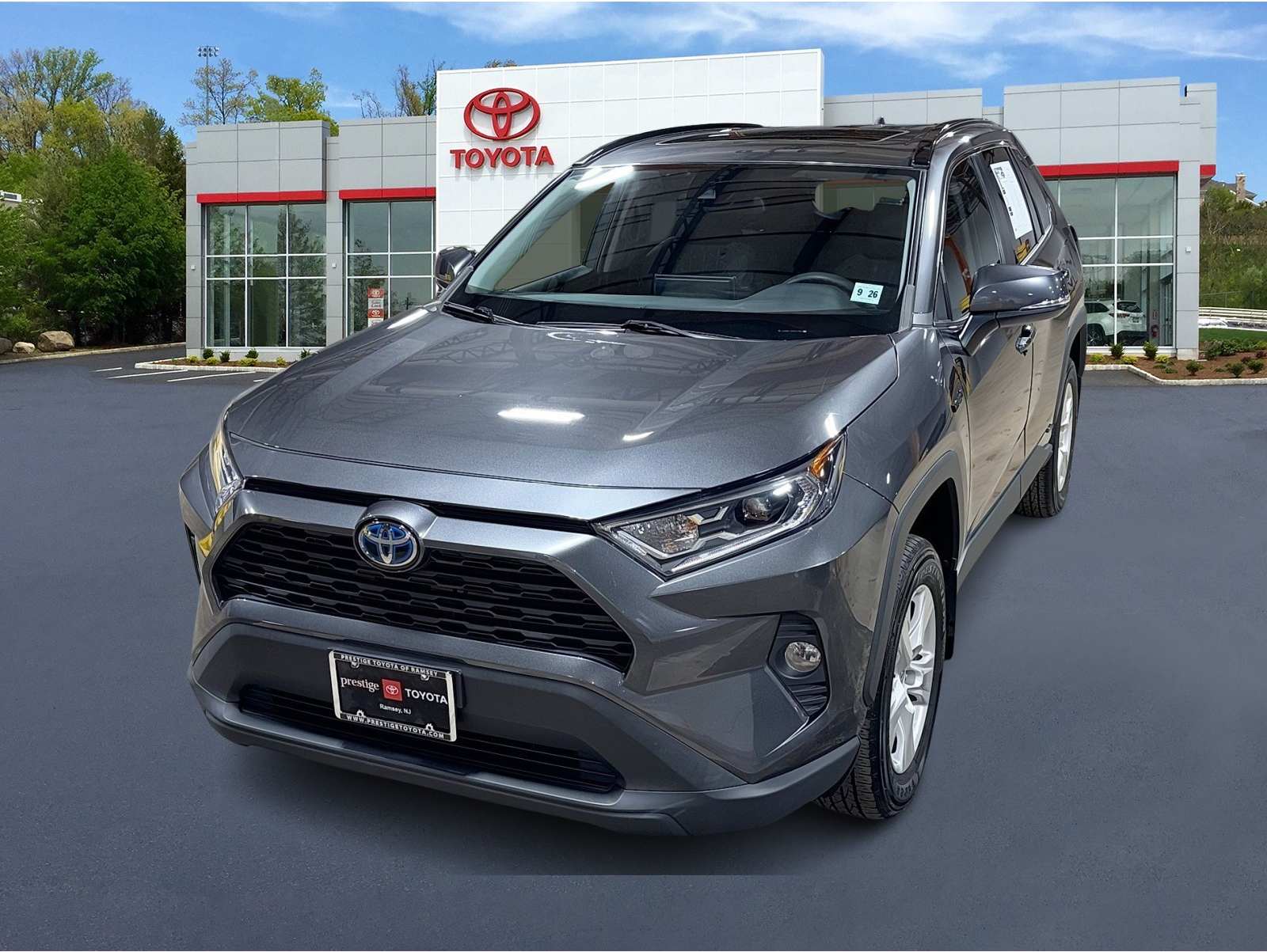 2021 Toyota RAV4 XLE's photo