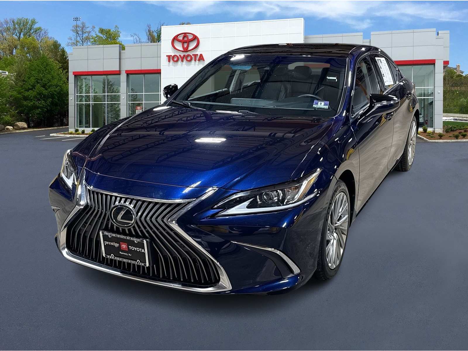 2019 Lexus ES Base's photo