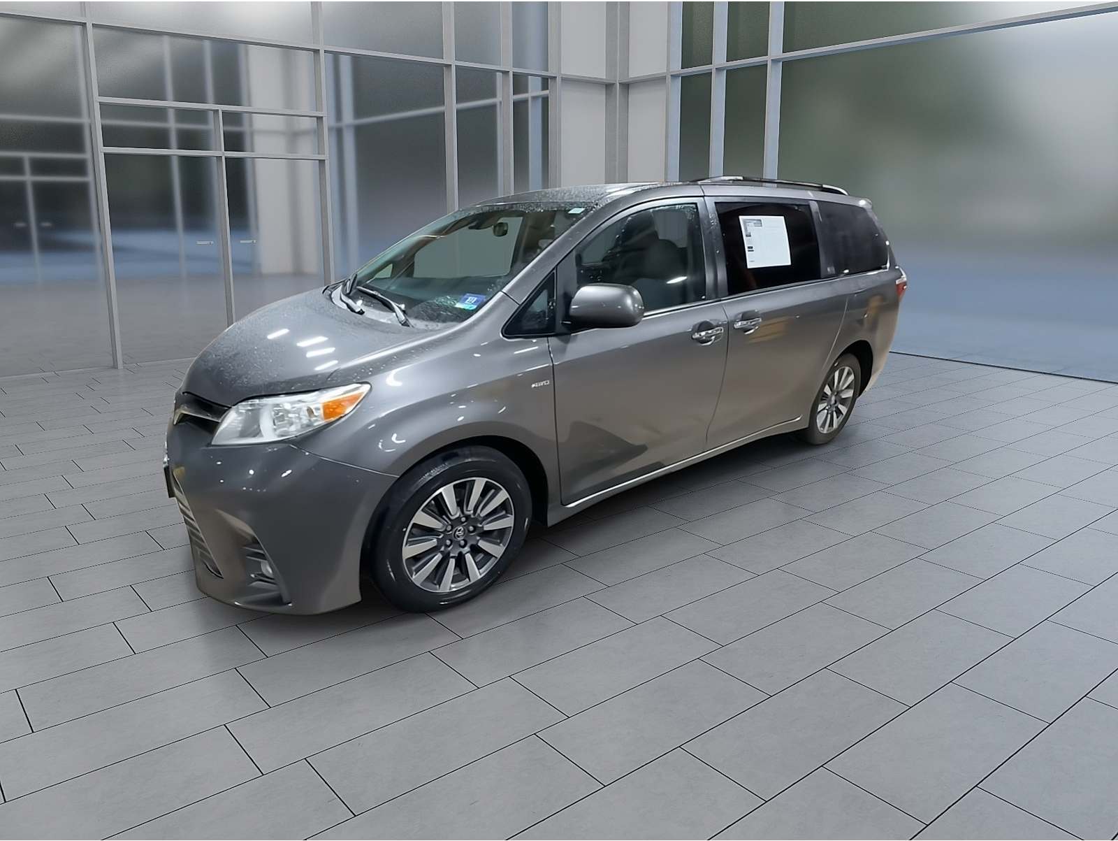 2020 Toyota Sienna XLE's photo