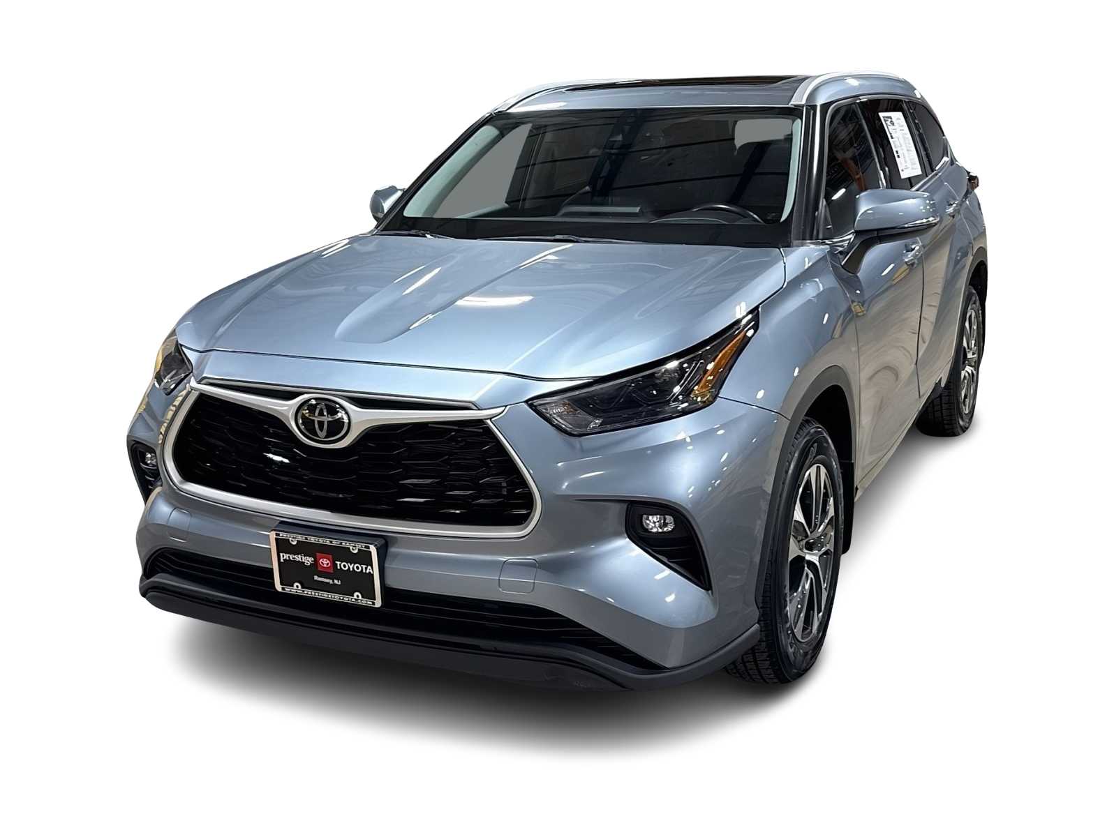 Thumbnail: 2022 Toyota Highlander - 1