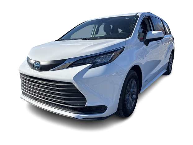 2021 Toyota Sienna LE Hero Image