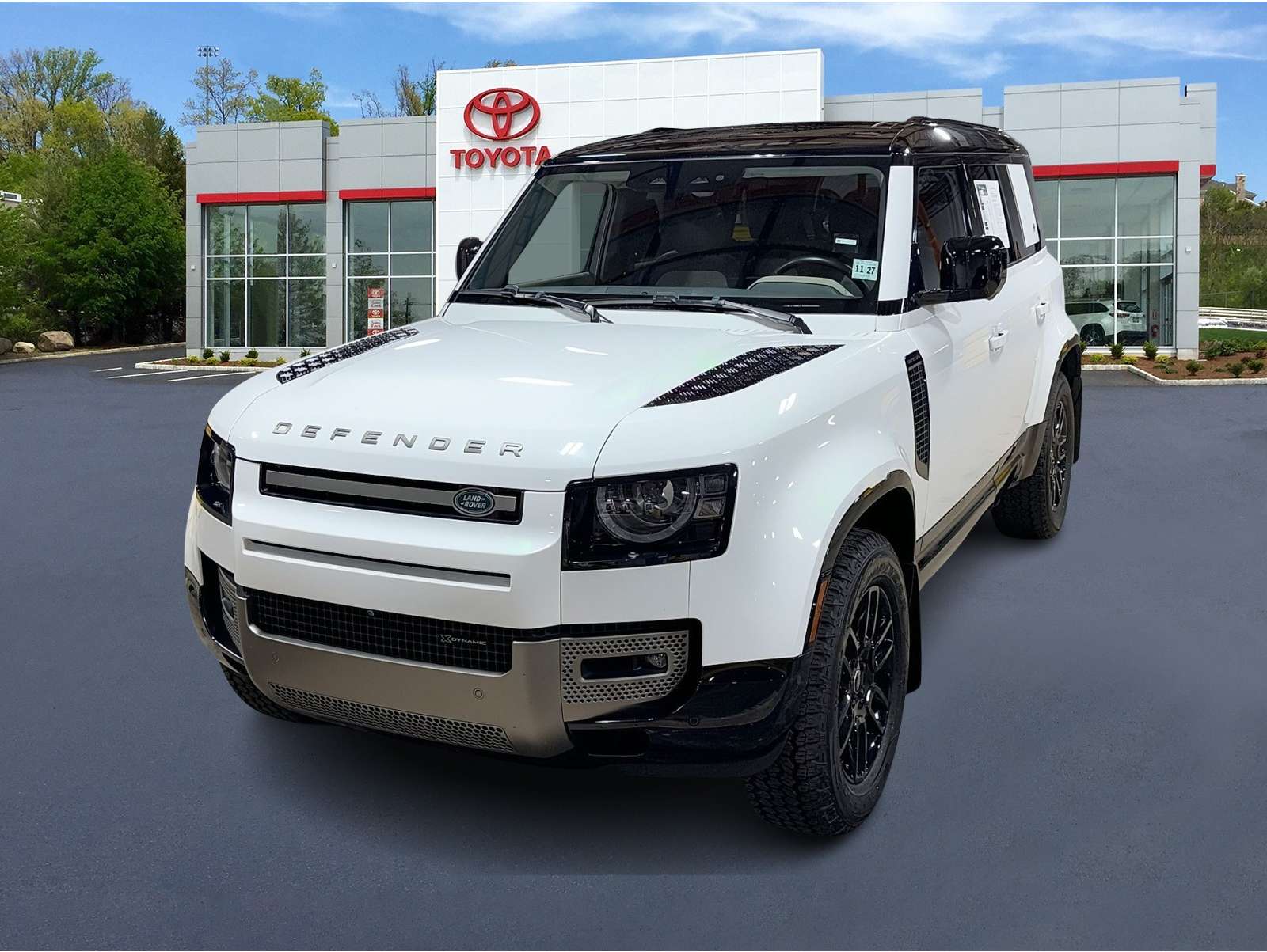 2023 Land Rover Defender X-Dynamic SE's photo