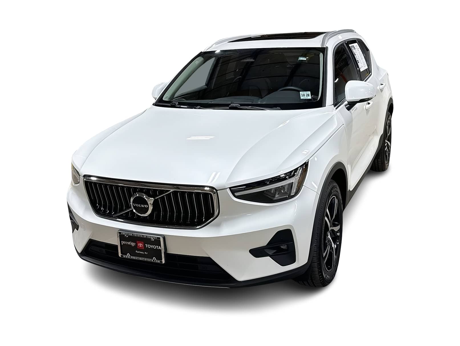 Thumbnail: 2023 Volvo XC40 - 1