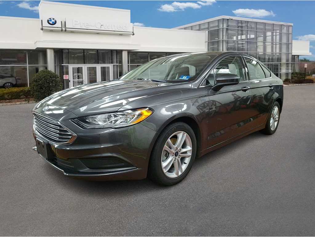 2018 Ford Fusion SE's photo