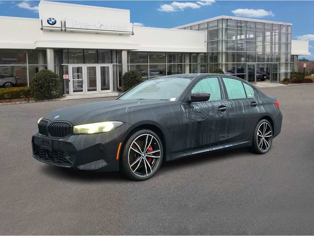 2024 BMW 3 Series 330e's photo