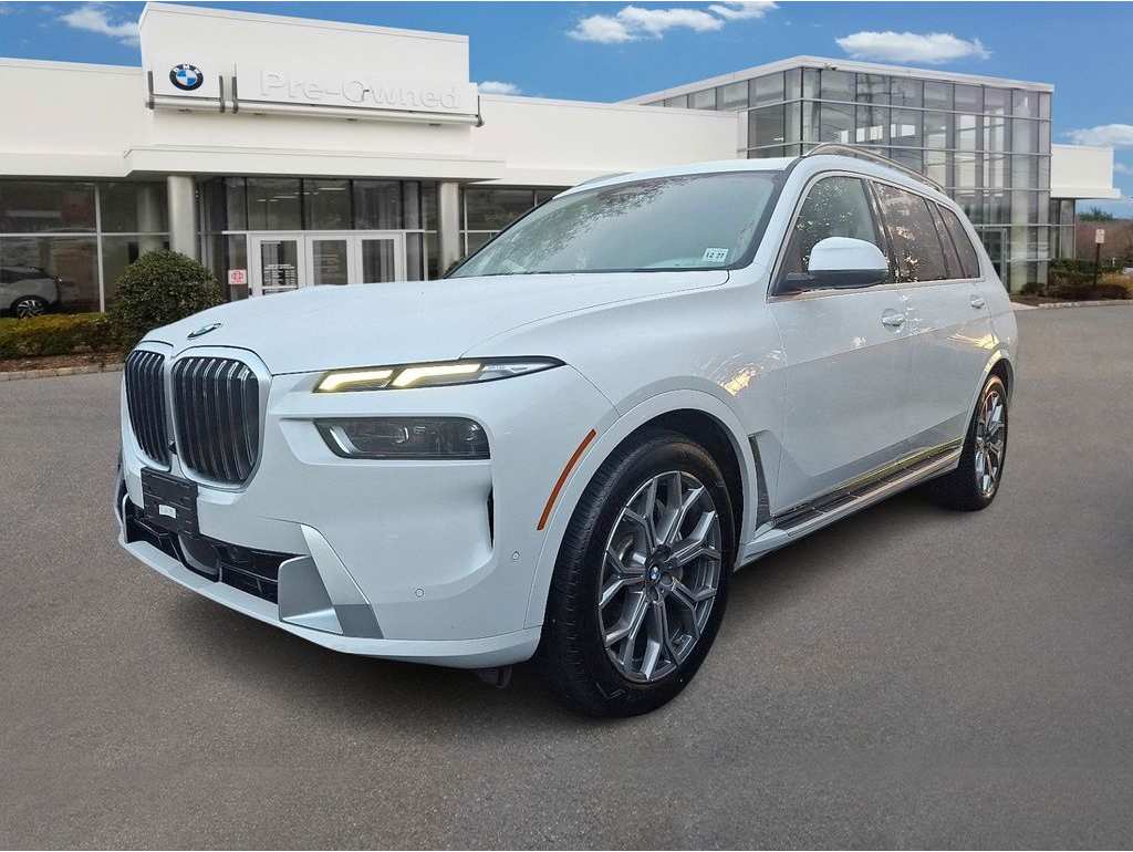 2023 BMW X7 40i's photo