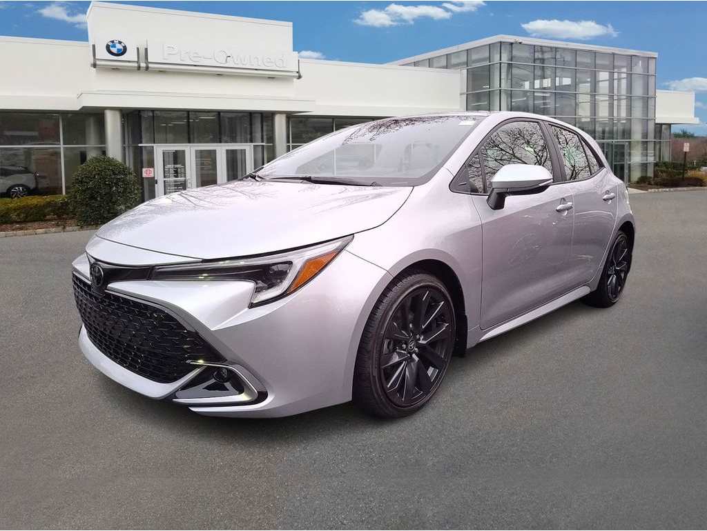 2025 Toyota Corolla Hatchback XSE's photo