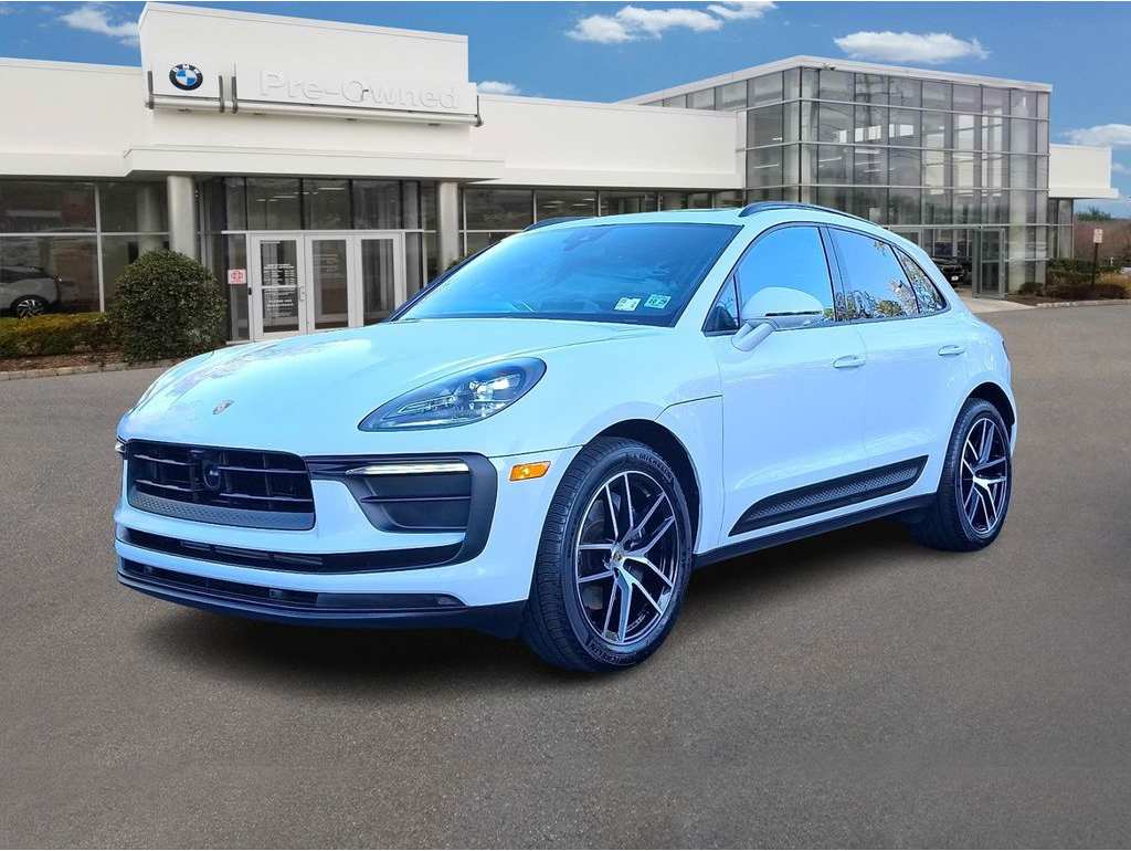 2025 Porsche Macan Base