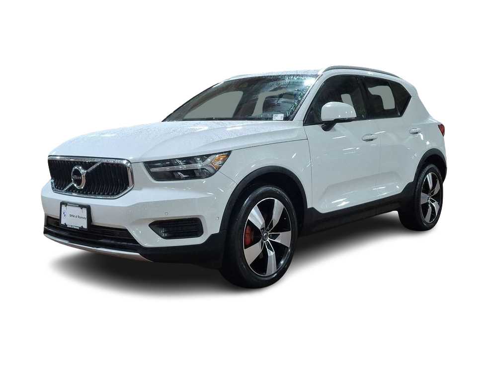 2019 Volvo XC40 T5 Momentum Hero Image