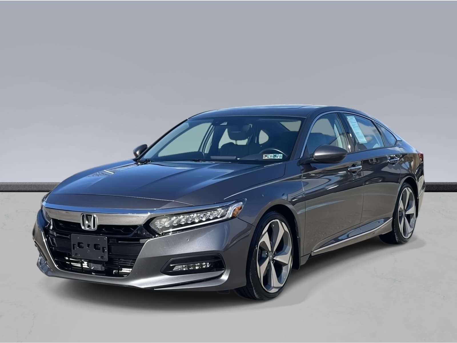 2018 Honda Accord Touring's photo