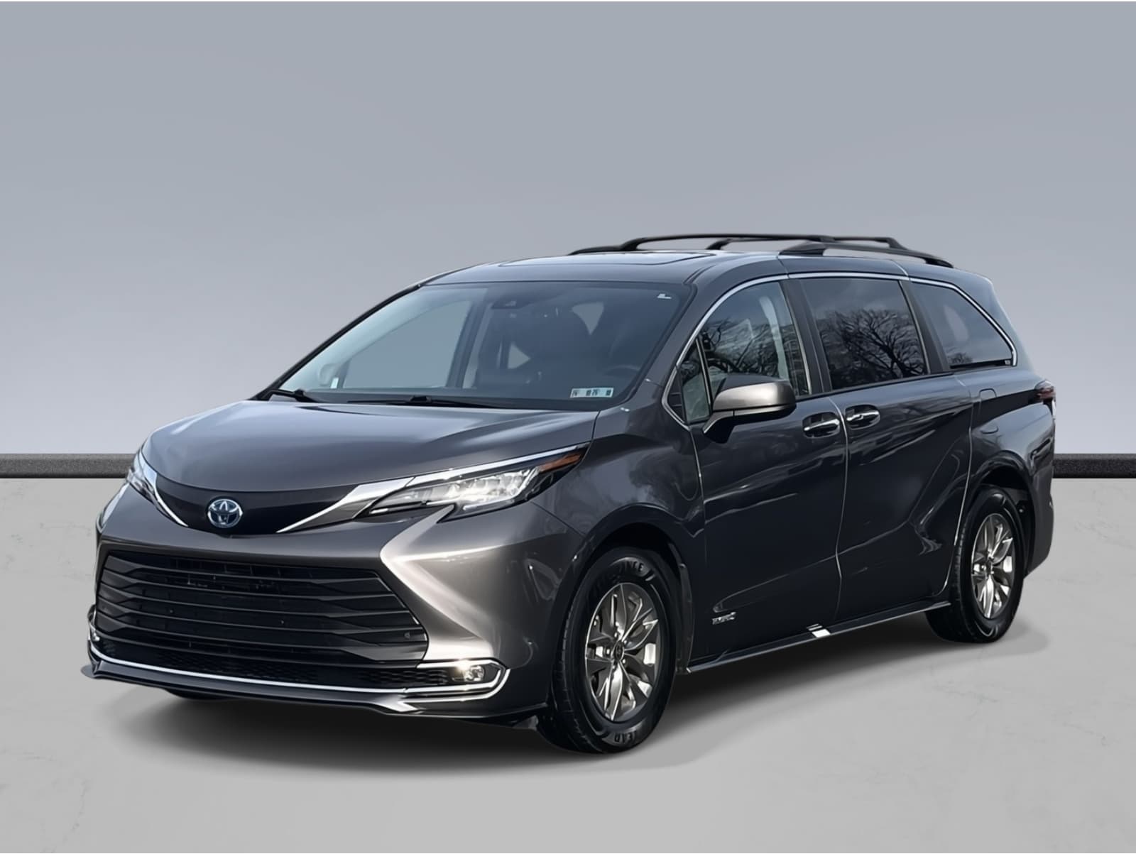 2021 Toyota Sienna XLE's photo