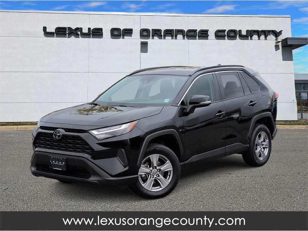 2024 Toyota RAV4 XLE's photo