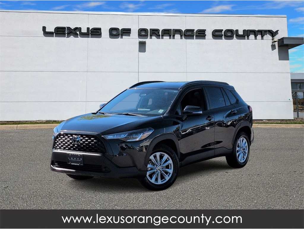 2024 Toyota Corolla Cross LE's photo